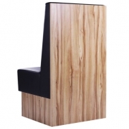 Zadní strana krycí deska v barvě soklu