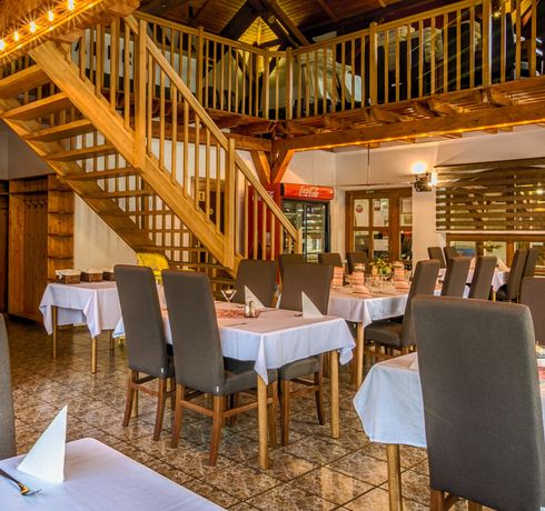 Dřevěné čalouněné židle ALBA Dřevěné čalouněné židle ALBA