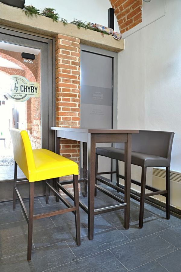Čalouněné barové židle pro kavárny a restaurace