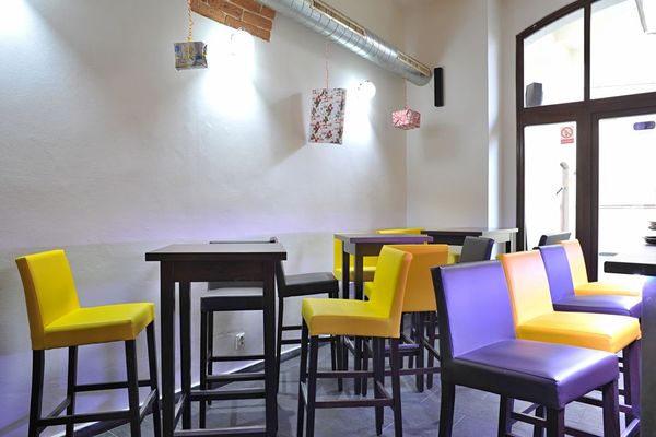 Čalouněné barové židle pro kavárny a restaurace