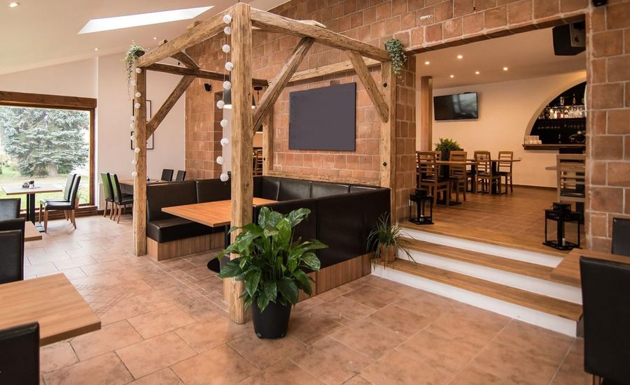 Židle a stoly pro restraurace