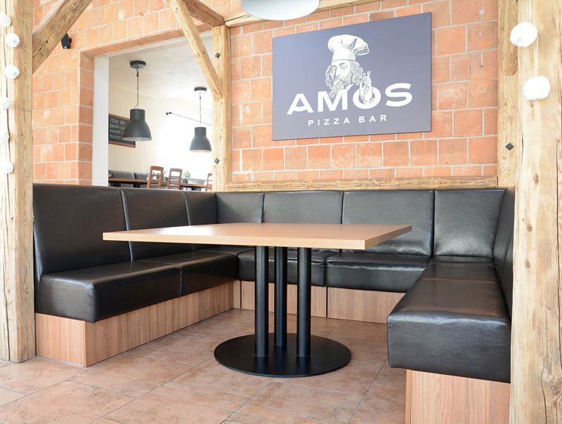 Židle a stoly pro restraurace