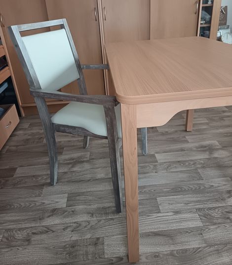 Atypické stoly pro Domov sv. Jana Křtitele