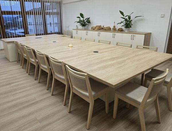 Dřevěné židle pro kulturní domy LEANDRO P ST