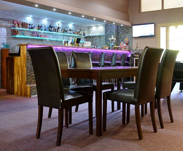 Židle čalouněné pro restaurace