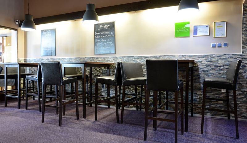 Barové židle a lavice pro restaurace