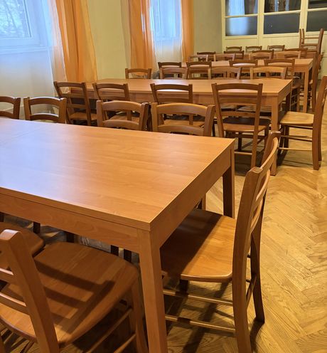 Masivní stoly pro obec Krásný les