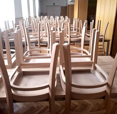 Dřevěné židle pro kultruní domy