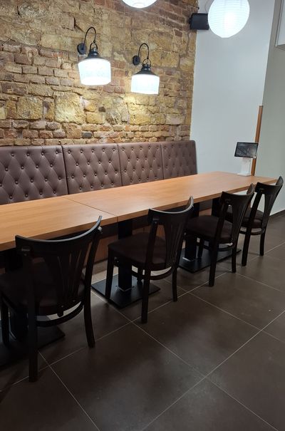 čalouněnélavice a židle do restaurace