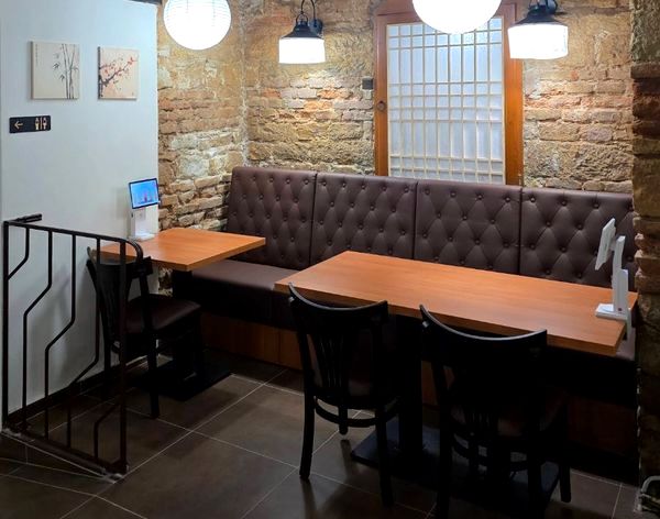 čalouněnélavice a židle do restaurace