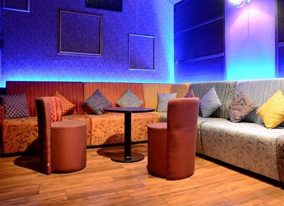 Čalouněné lavice, taburety a křesla