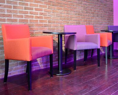 Čalouněné lavice, taburety a křesla