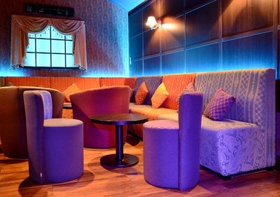 Čalouněné lavice, taburety a křesla