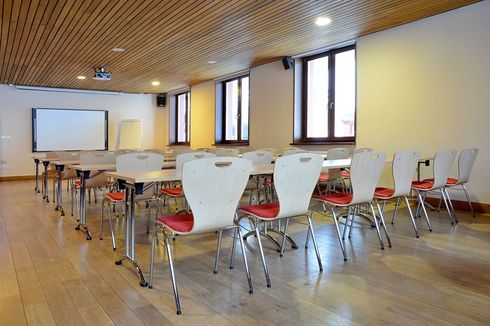 Kovové židle a stoly