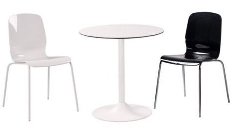 Kovov&eacute; bistro stoly a židle