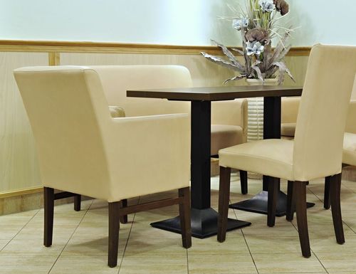 Calouněné křeslo Leeds.