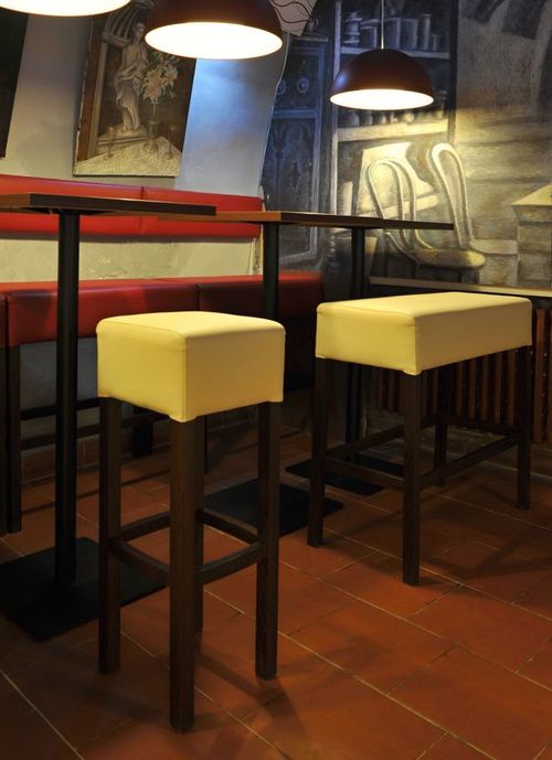 Dřevěná barová židle FABIO.