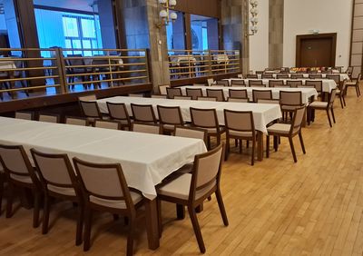 Židle a stoly do kulturního domu