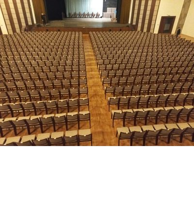 Židle a stoly pro společenský dům v Prostějově