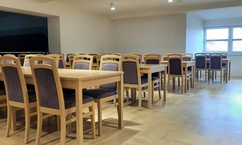 Dřevěné židle pro Kulturní domy Dřevěné židle s čalouněním