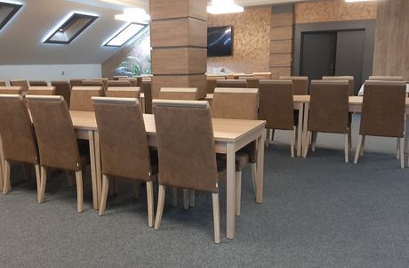 Židle a stoly pro hotel FLAG Strážnice