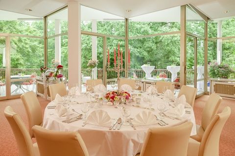 Kovová čalouněná židle Rosana. Kovová židle ROSANA