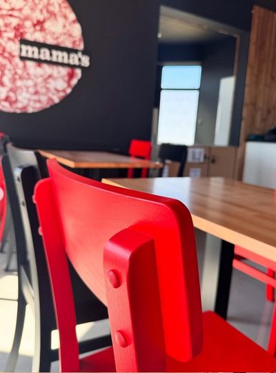 Dřevěné židle a stoly pro restaurace