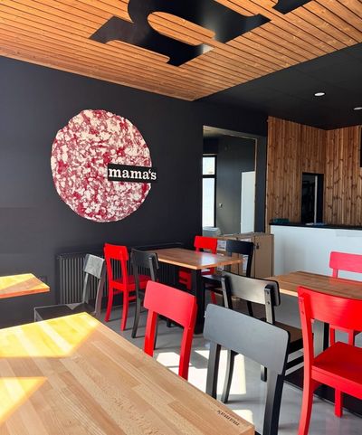 Dřevěné židle a stoly pro restaurace