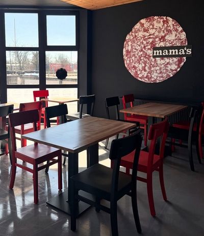 Dřevěné židle a stoly pro restaurace