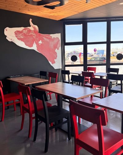 Dřevěné židle a stoly pro restaurace