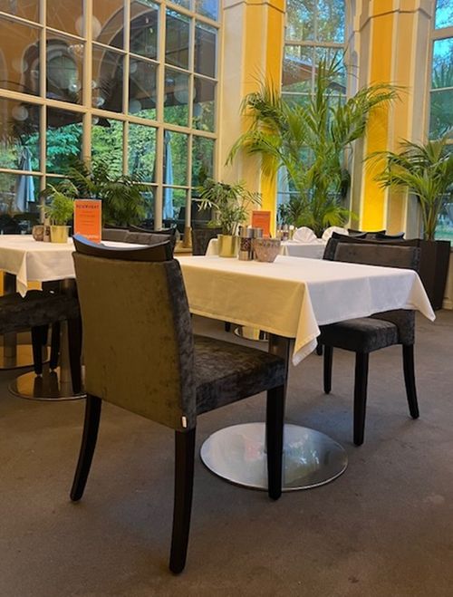 Designové čalouněné židle s možností stohování Čalouněné židle design interiéry