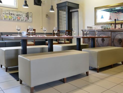 Čalouněný taburet MICA 3