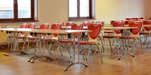 Skládací stoly pro konference