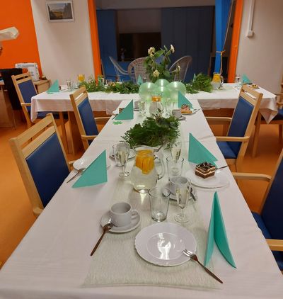 Židle a stoly do kulturního dom