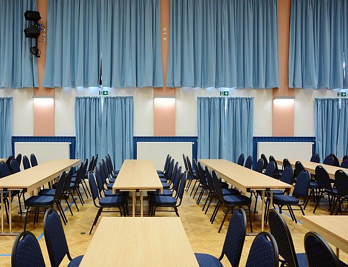 Kovové skládací stoly pro konference