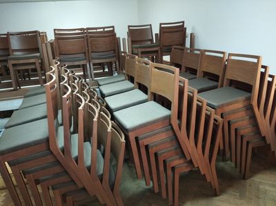 Židle a stoly do kulturního domu