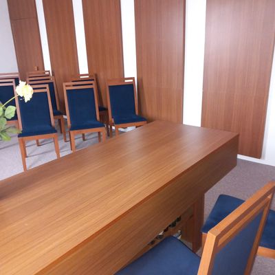 Dřevěné židle do obřadních místností a kanceláří