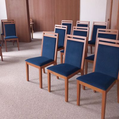 Dřevěné židle do obřadních místností a kanceláří