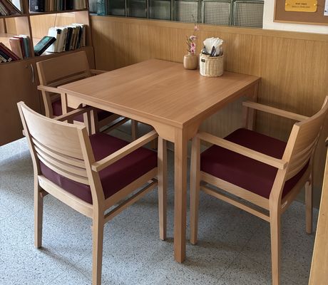 Židle a stoly pro domov v Radkově Lhotě