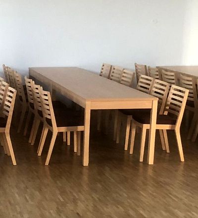 Židle a stoly do kulturního domu