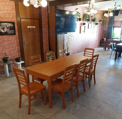 Židle a stoly do kulturního domu