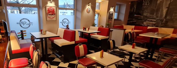 Čalouněné barové lavice sestavy.