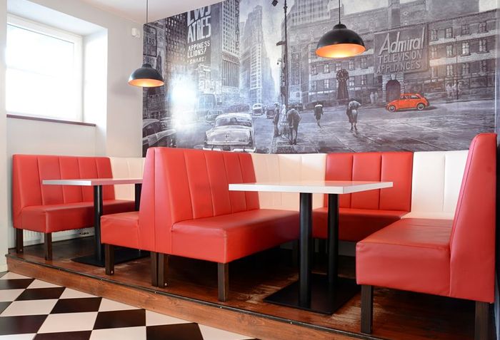 Čalouněné lavice a barové lavice v retro stylu