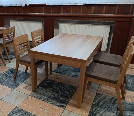 Předsálí kulturního domu v obci VÁPENNÁ