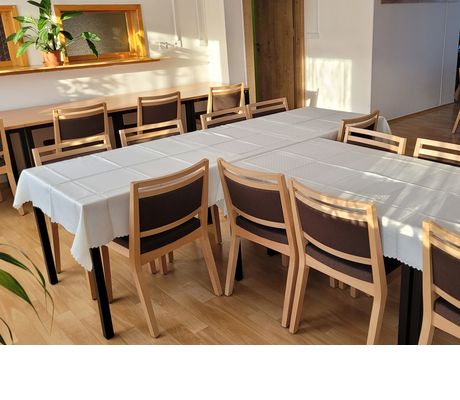 Židle pro Domov důchodců ze ZLatých Horách.