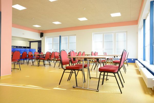 Kovové sklapovací stoly pro Sokolovny