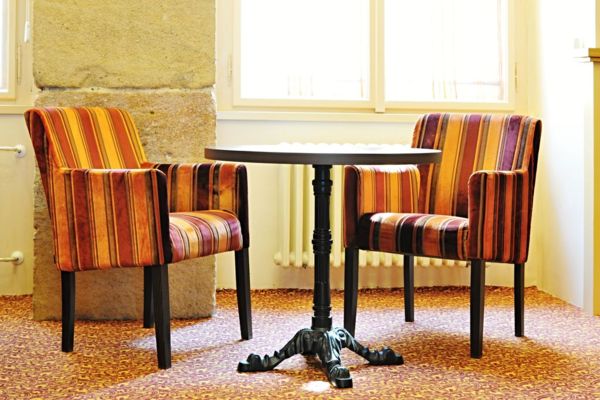 Čalouněné křesla pro kavárny