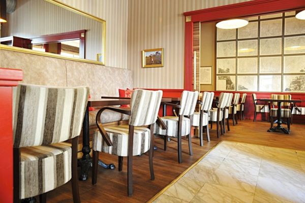 Čalouněné židle pro kavárny