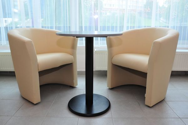 Čalouněné lavice a barové židle pro kavárny a restaurace