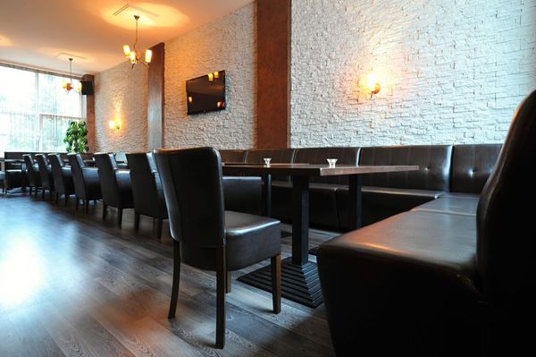Čalouněné lavice a křesla pro restaurace